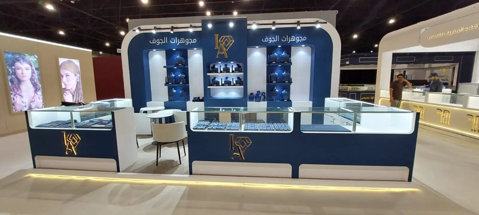 جناح عرض مجوهرات عصرية